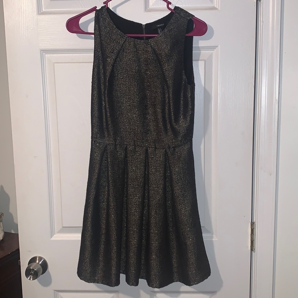 a black forever 21 dress